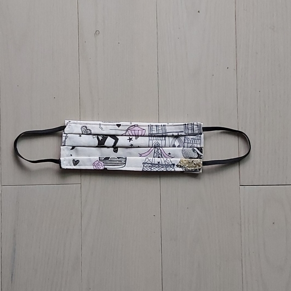 Mask made in Montreal - Picture 3 of 3